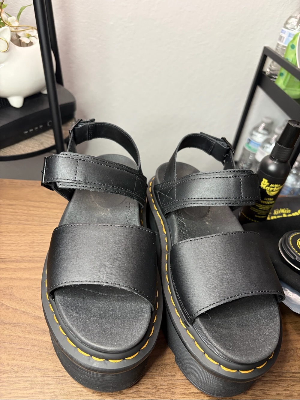 Dr. Martens Voss Quad Platform Sandals Black Women’s 8 + Shoe Care Kit